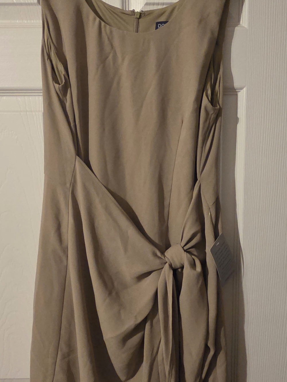 Donna Morgan Midi Dress in Taupe Knot-Front